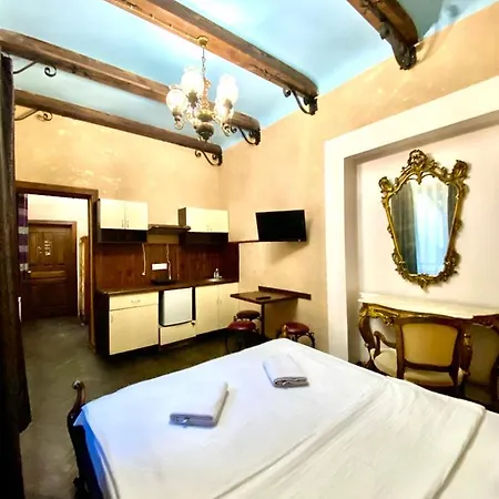 на вулиці лесі українки 19 кв 5 *