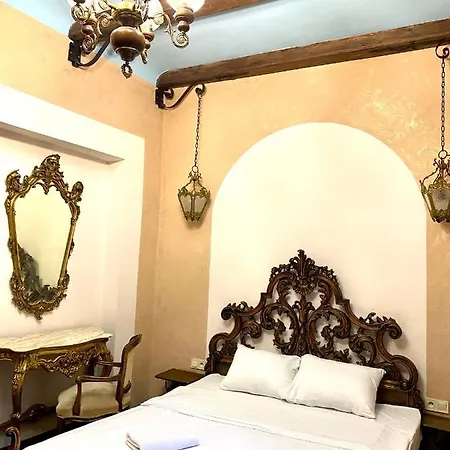 центр львова вулиця лесі українки 19 * Lviv