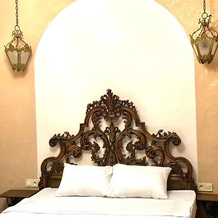 центр львова вулиця лесі українки 19 * Lviv