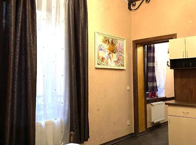 アパート центр львова вулиця лесі українки 19 リヴィウ