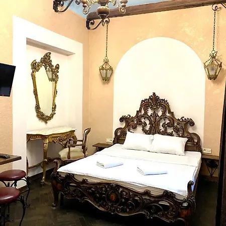 центр львова вулиця лесі українки 19 * לבוב