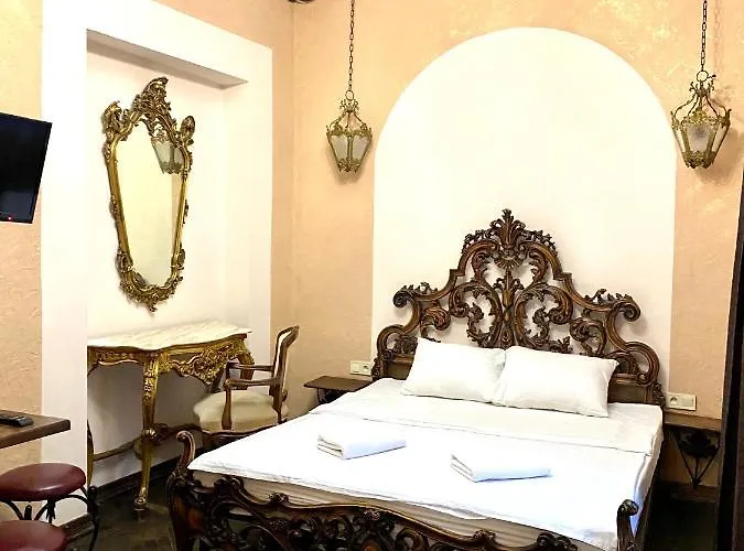 центр львова вулиця лесі українки 19 * לבוב